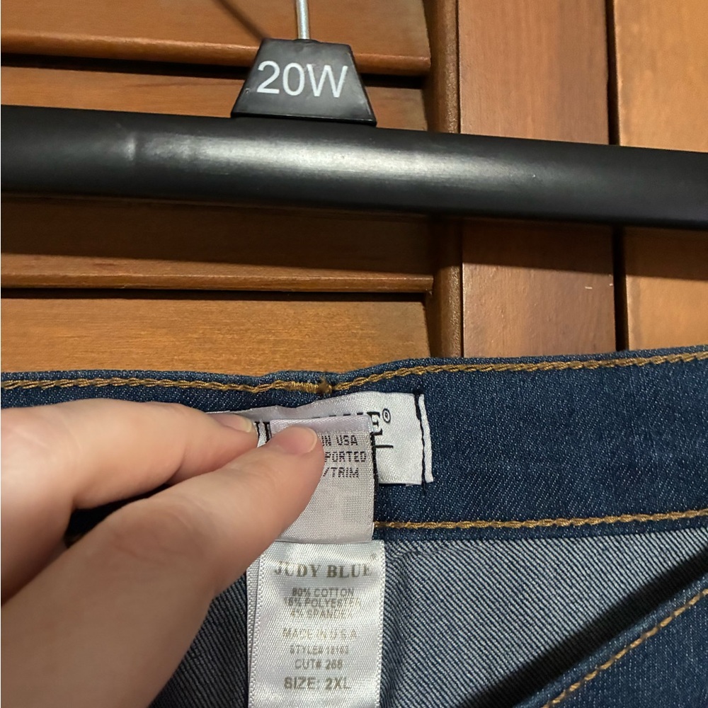 Judy Blue Dark Wash Jean Shorts - Picture 3 of 4